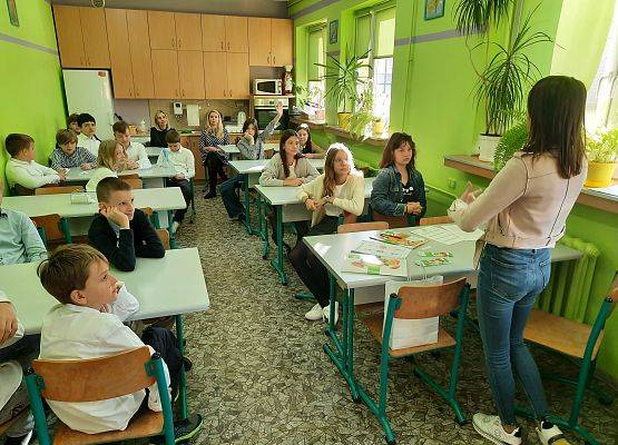 Rodzice dzielą się swoim doświadczeniem zawodowym z uczniami grafika