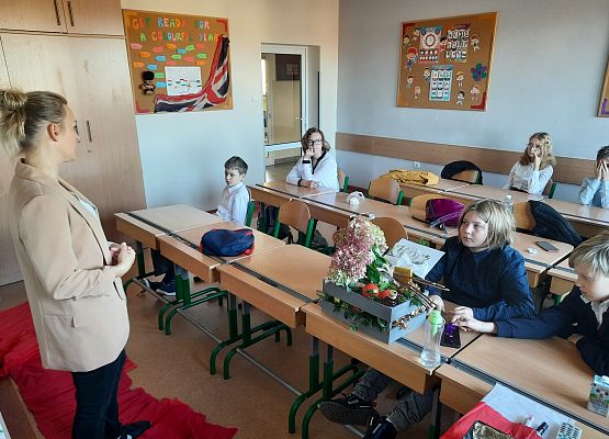 Rodzice dzielą się swoim doświadczeniem zawodowym z uczniami grafika