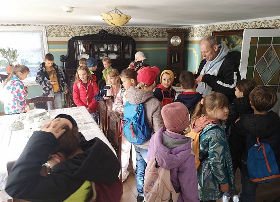 Wycieczka kaszubska klas trzecich – Swołowo grafika