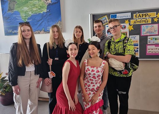 hAAPy students - Hiszpania grafika