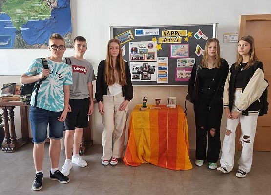 hAAPy students - Hiszpania grafika