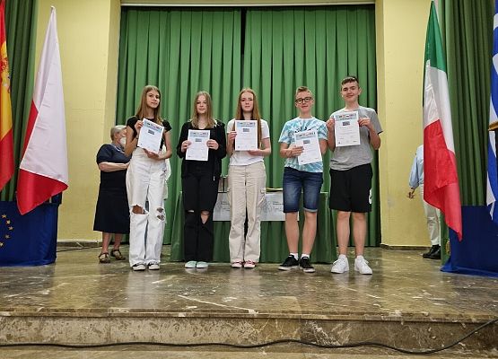 hAAPy students - Hiszpania grafika