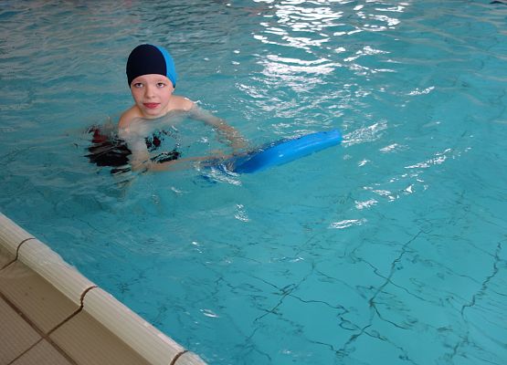 Zajęcia na basenie klas I – III grafika