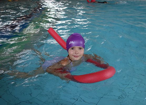 Zajęcia na basenie klas I – III grafika