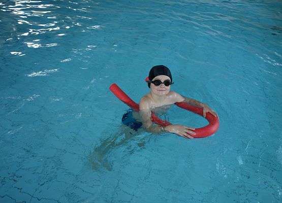 Zajęcia na basenie klas I – III grafika