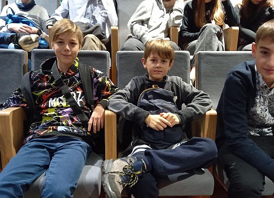 Klasy 4-6 w teatrze grafika