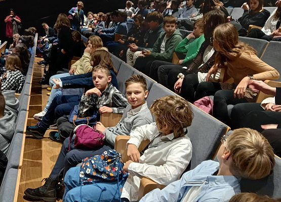 Klasy 4-6 w teatrze grafika