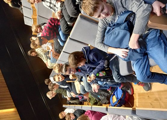 Klasy 4-6 w teatrze grafika