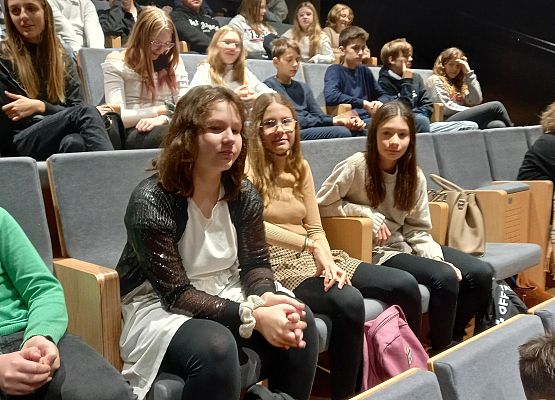 Klasy 4-6 w teatrze grafika