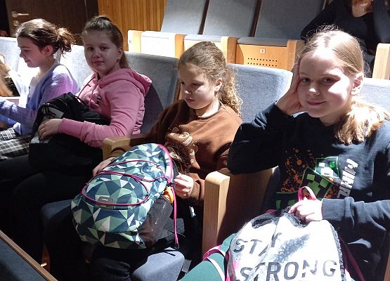 Klasy 4-6 w teatrze grafika