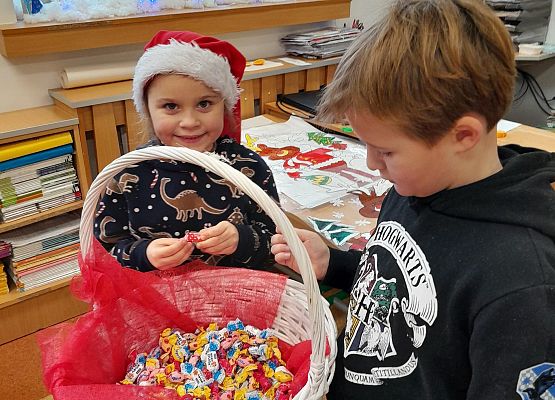 Mikołajkowe zajęcia w klasie pierwszej - fotorelacja grafika