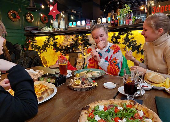 Mikołajki w kl. 8a grafika