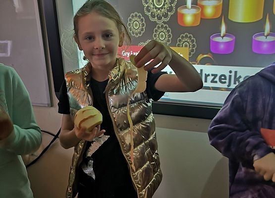 Andrzejki w klasie 3a - fotorelacja grafika