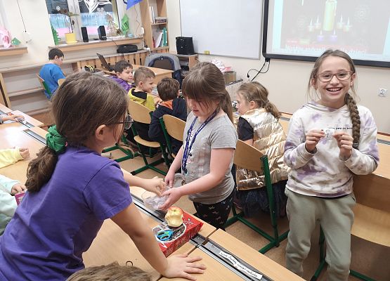 Andrzejki w klasie 3a - fotorelacja grafika