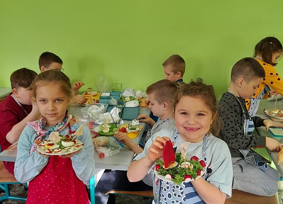 Zajęcia kulinarne w klasie pierwszej grafika