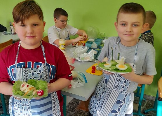 Zajęcia kulinarne w klasie pierwszej grafika