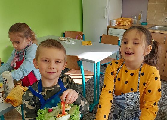 Zajęcia kulinarne w klasie pierwszej grafika