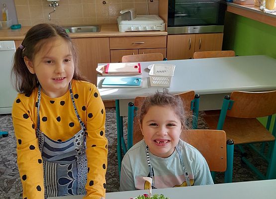 Zajęcia kulinarne w klasie pierwszej grafika