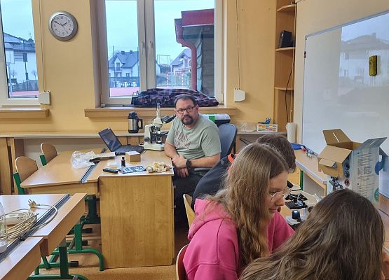 Zajęcia kółka biologicznego grafika