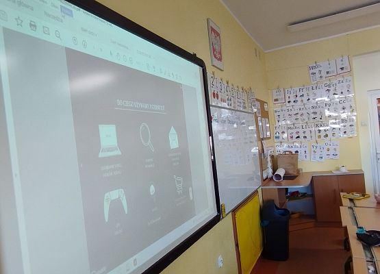 Dzień Bezpiecznego Internetu w klasie 3b - fotorelacja grafika