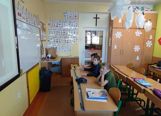 Dzień Bezpiecznego Internetu w klasie 3b - fotorelacja grafika