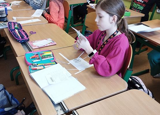 Dzień Bezpiecznego Internetu w klasie 3b - fotorelacja grafika