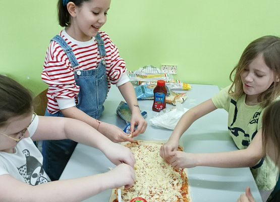 Dzień pizzy w kl. 2a - fotorelacja grafika