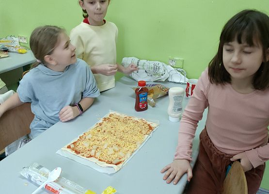 Dzień pizzy w kl. 2a - fotorelacja grafika