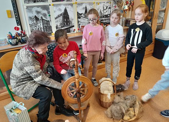 Warsztaty rzemiosł dawnych "Kręć się, kręć, wrzeciono" grafika