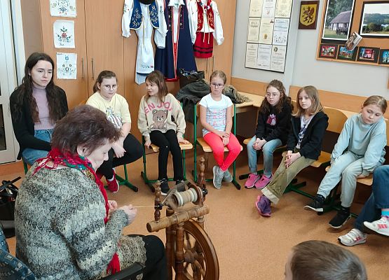 Warsztaty rzemiosł dawnych "Kręć się, kręć, wrzeciono" grafika