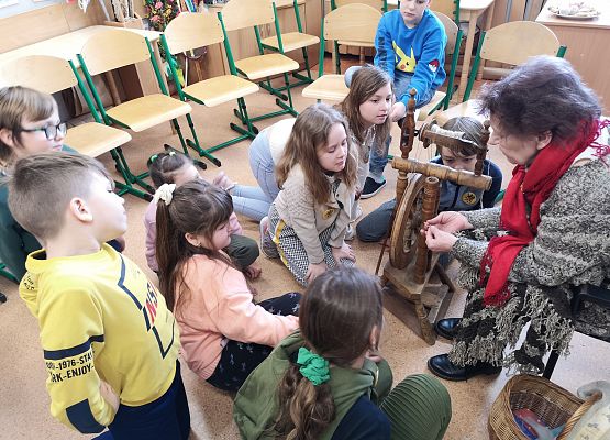 Warsztaty rzemiosł dawnych "Kręć się, kręć, wrzeciono" grafika