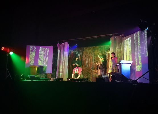 Mała zielona planeta - A Small Green Planet grafika