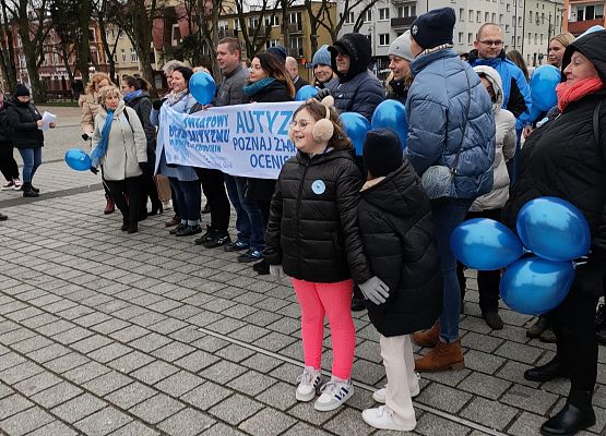 NAGRODY w Powiatowym Konkursie Plastycznym "Autyzm: wiem, rozumiem, pomagam" grafika