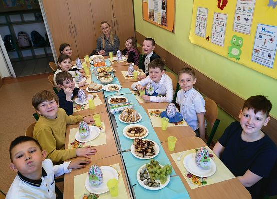 Śniadanie wielkanocne w klasach I-III - fotorelacja grafika