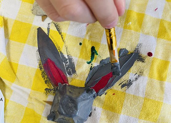 Portrety zajączków w wykonaniu Złotych Rączek. grafika