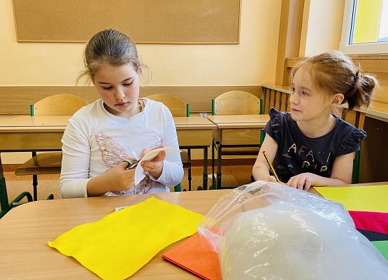 Wielkanocne kurczaczki Złotych rączek. grafika