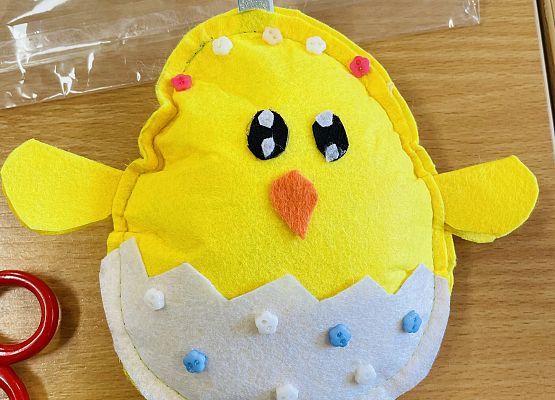 Wielkanocne kurczaczki Złotych rączek. grafika