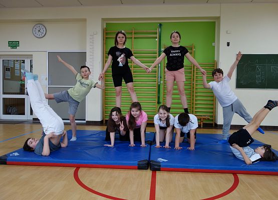 Piramidy nie tylko egipskie, czyli gimnastyka na lekcjach w-f grafika