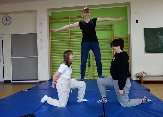 Piramidy nie tylko egipskie, czyli gimnastyka na lekcjach w-f grafika