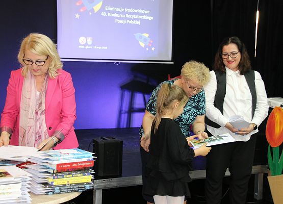 NAGRODY  w Powiatowym Konkursie Recytatorskim Poezji Polskiej grafika