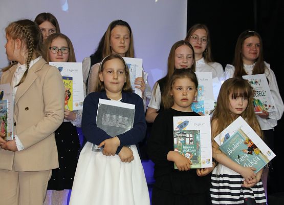 NAGRODY  w Powiatowym Konkursie Recytatorskim Poezji Polskiej grafika