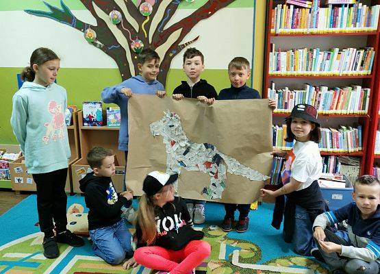 Klasa 2 z wizytą w bibliotece grafika