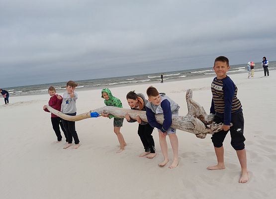 Uczniowie klas I - III świętowali Dzień Dziecka w Słajszewie - fotorelacja grafika