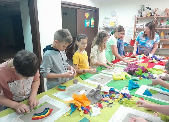 Warsztaty klas trzecich "Papier czerpany" grafika