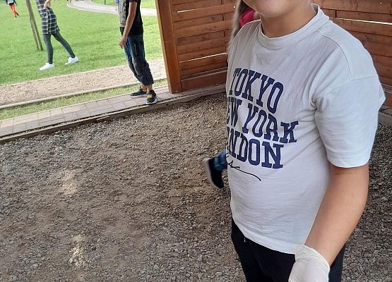 Uczniowie drugiej klasy aktywnie włączyli się w przypadającą dzisiaj,  ogólnopolską akcję ekologiczną ,,Sprzątanie Świata", zbierając śmieci w najbliższym otoczeniu szkoły. Brawo młodzi ekolodzy! grafika