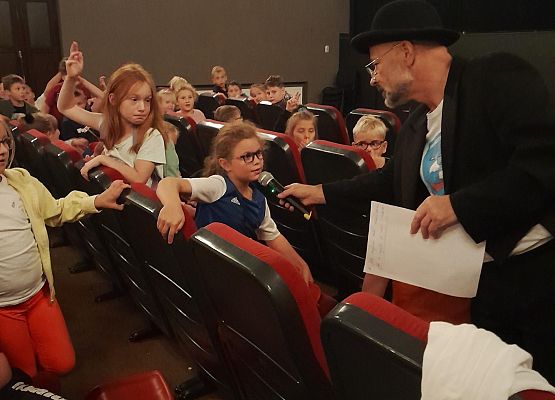 Dzieci z klas I -III wybrały się do kina ,,Fregata" w Lęborku grafika