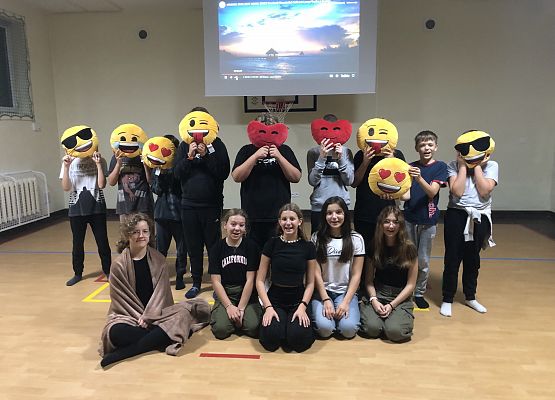 Piątkowy wieczór uczniowie kl. 6a grafika