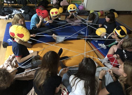 Piątkowy wieczór uczniowie kl. 6a grafika