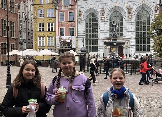 10 października – klasy 4a, 4b, 5a i 6a w teatrze grafika