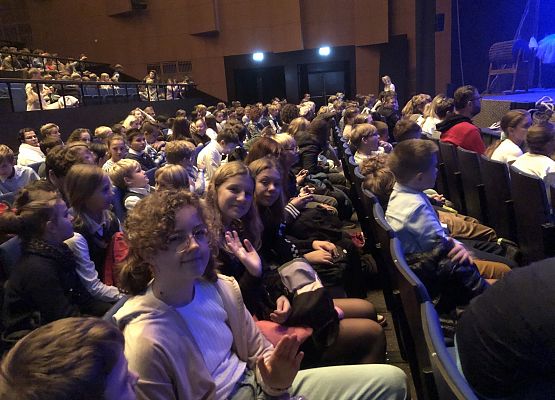 10 października – klasy 4a, 4b, 5a i 6a w teatrze grafika